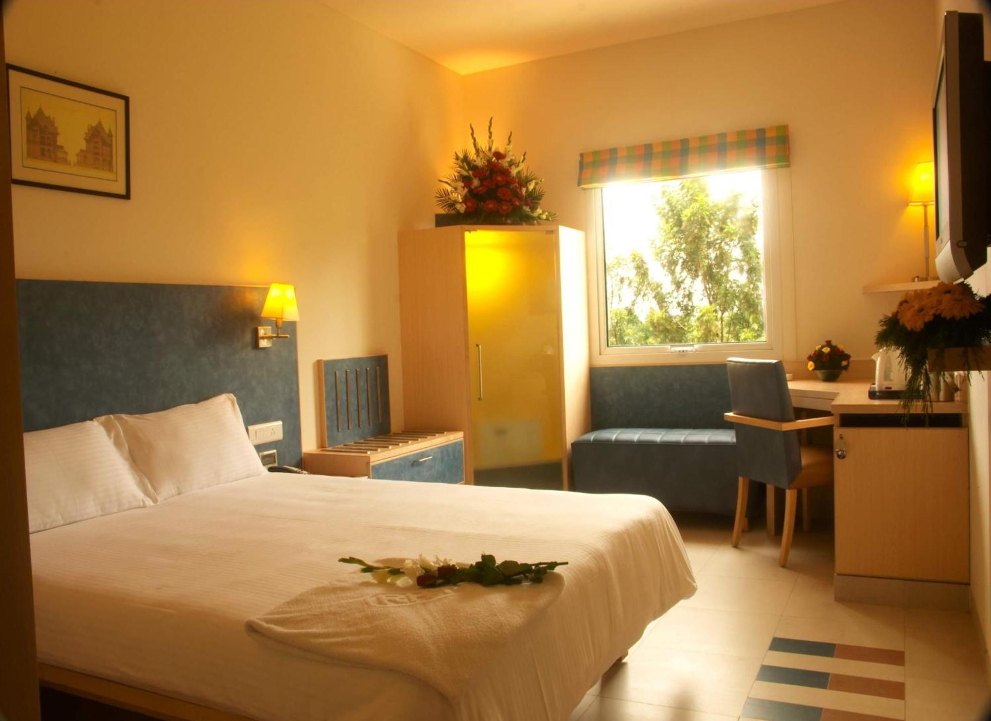 Radha Hometel Bangalore Extérieur photo