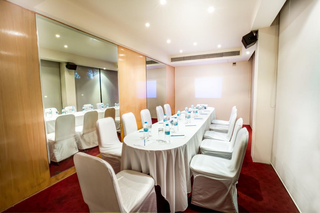 Radha Hometel Bangalore Extérieur photo