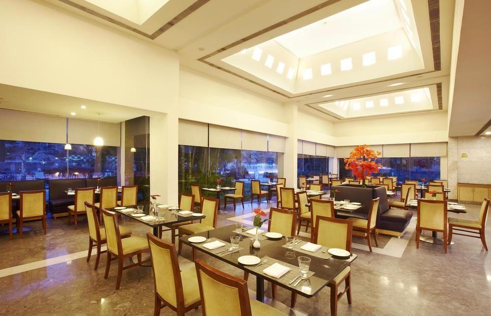 Radha Hometel Bangalore Extérieur photo