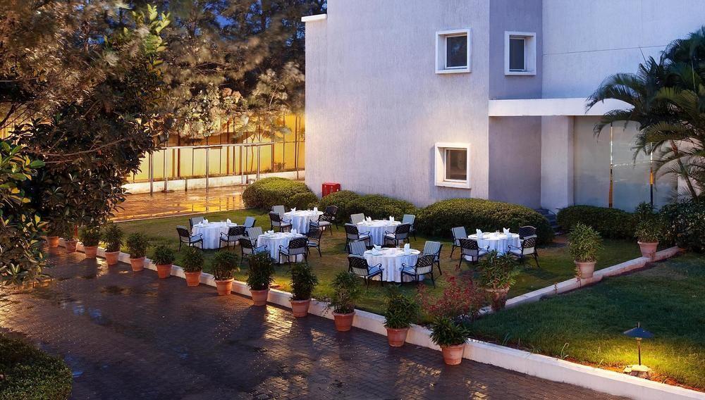 Radha Hometel Bangalore Extérieur photo