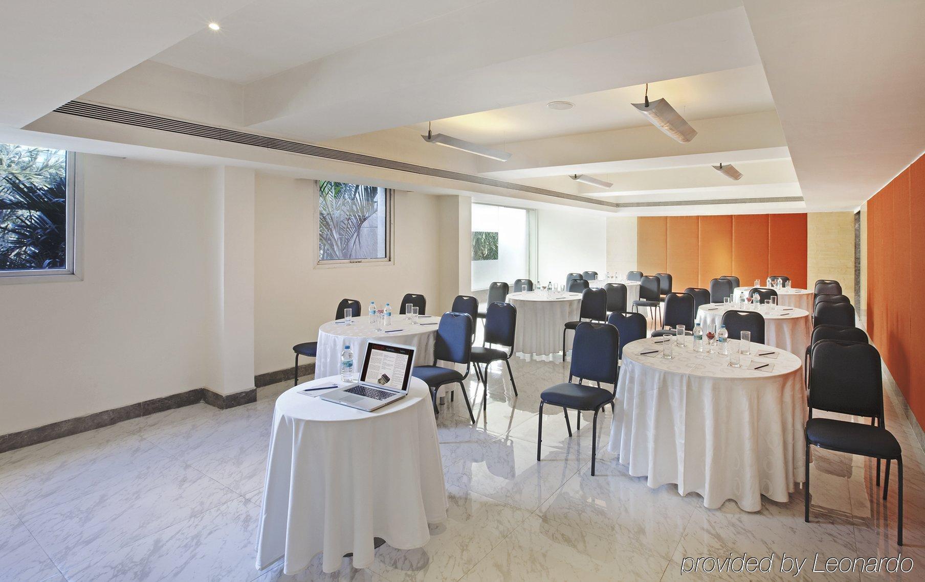 Radha Hometel Bangalore Extérieur photo
