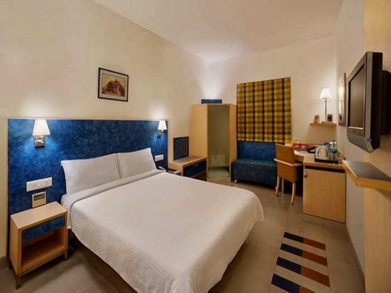 Radha Hometel Bangalore Extérieur photo