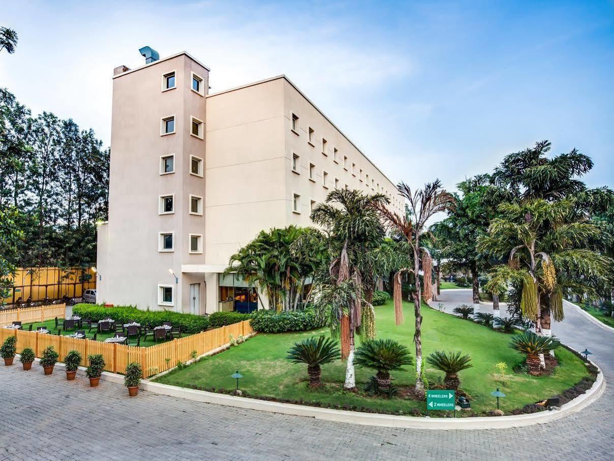 Radha Hometel Bangalore Extérieur photo