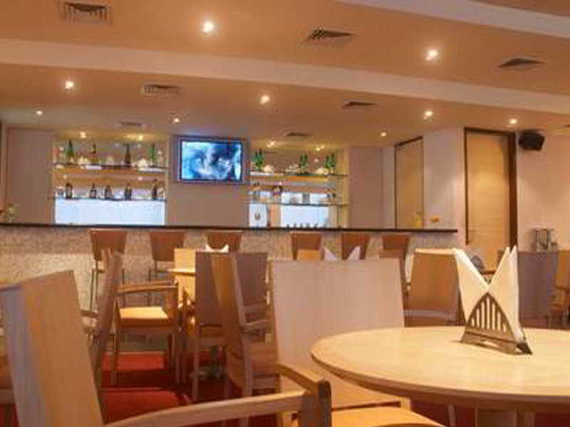 Radha Hometel Bangalore Extérieur photo