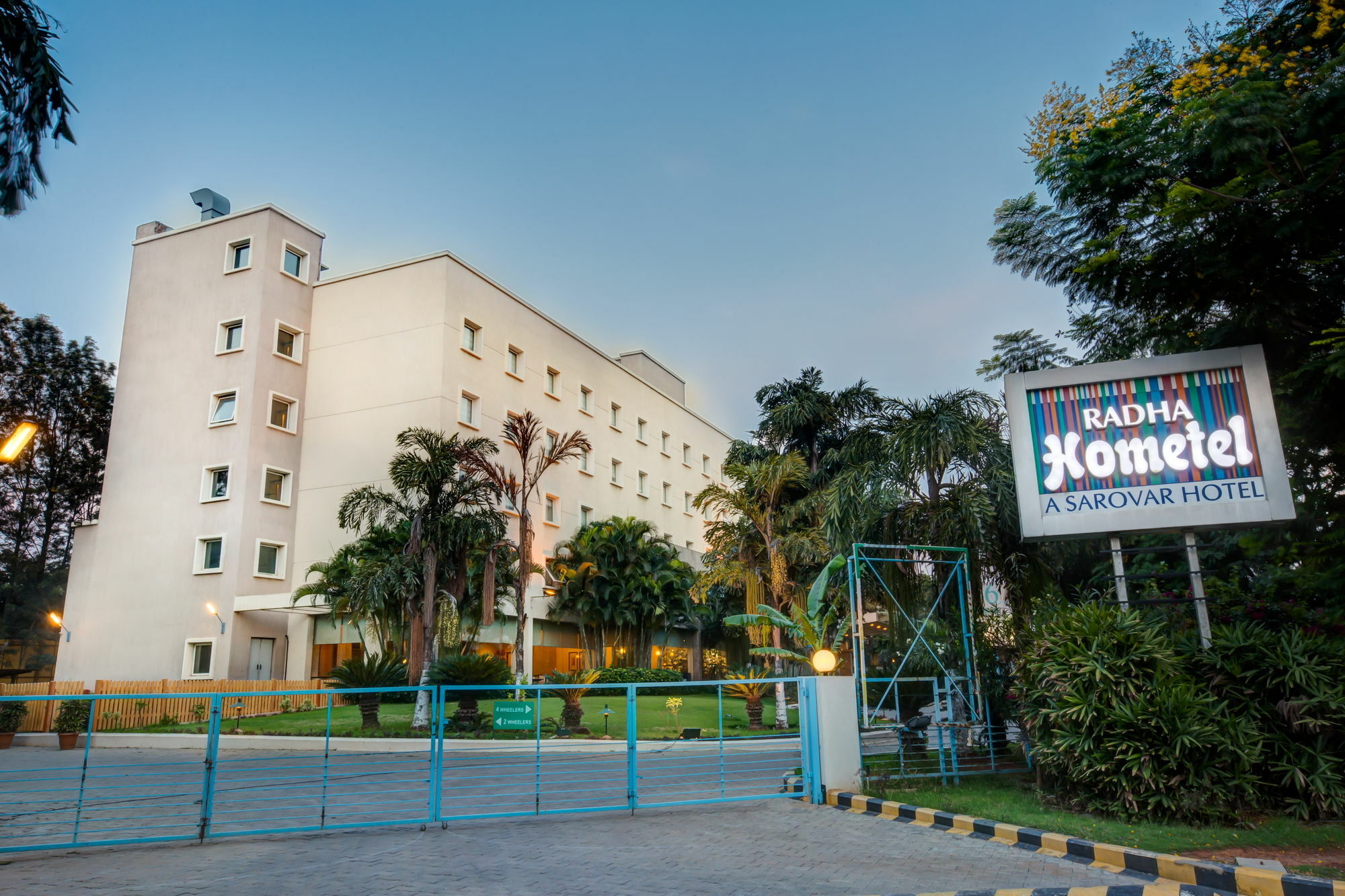 Radha Hometel Bangalore Extérieur photo
