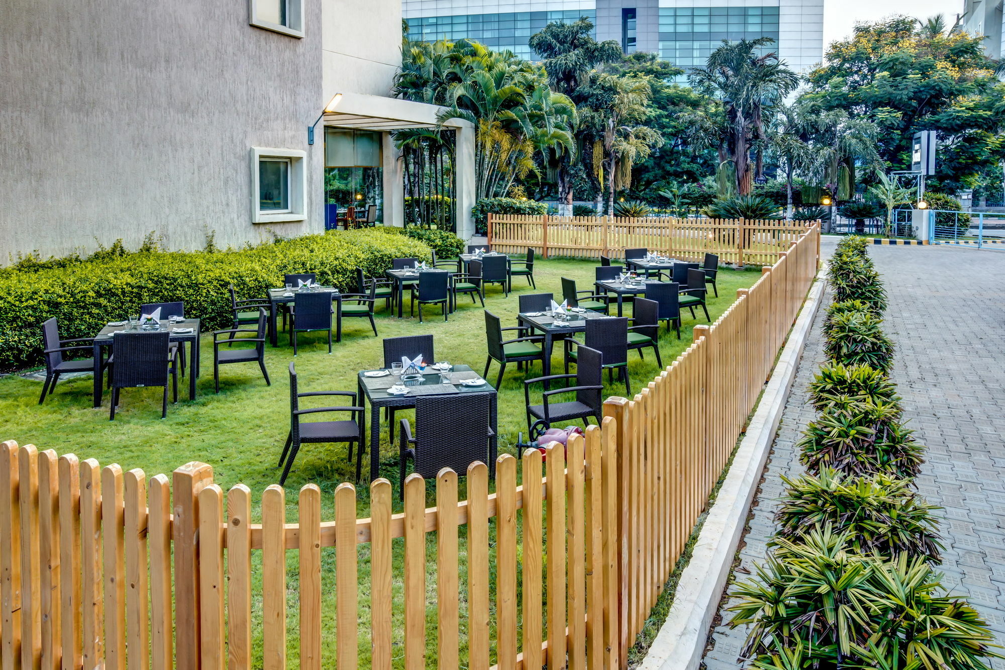 Radha Hometel Bangalore Extérieur photo