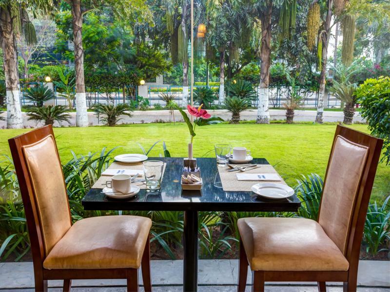 Radha Hometel Bangalore Extérieur photo
